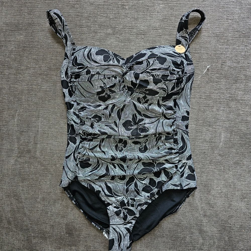 Nip Tuck topography Joanne Twist Front Tummy Control One Piece Swimsuit size 6